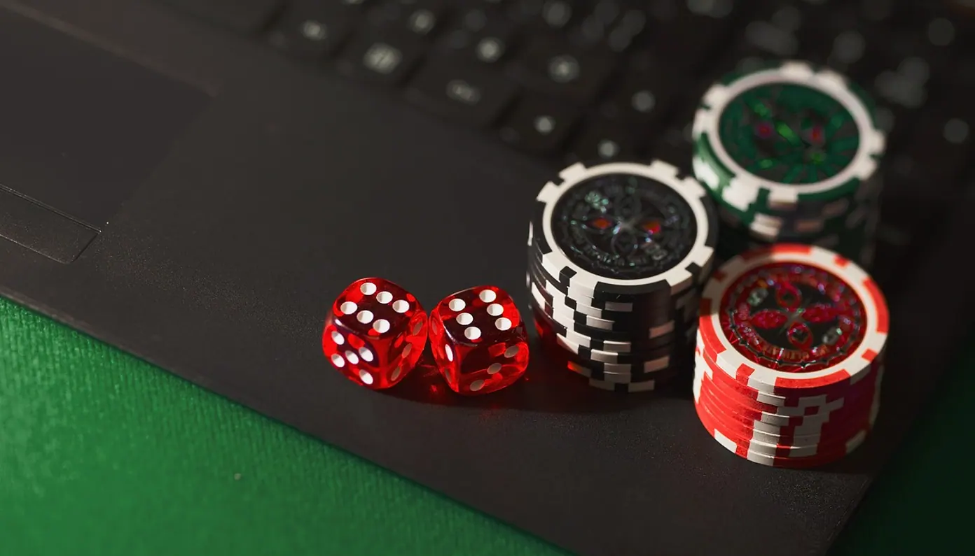 Dice, chips and online gambling
